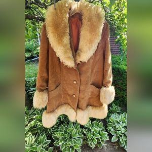 70's Women Tan Suede Coat with Fur Collar and Sean Edges, shearling, Penny lane